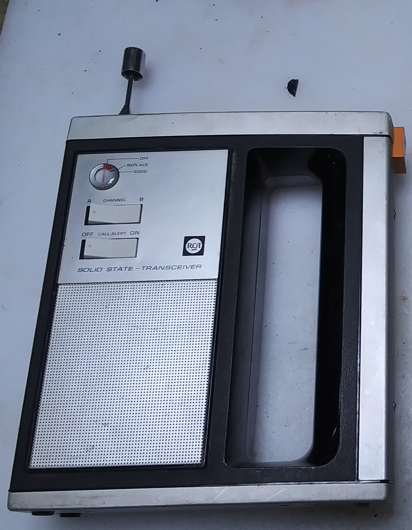 RCA Solidstatetransceiver (2) walkie-talkie